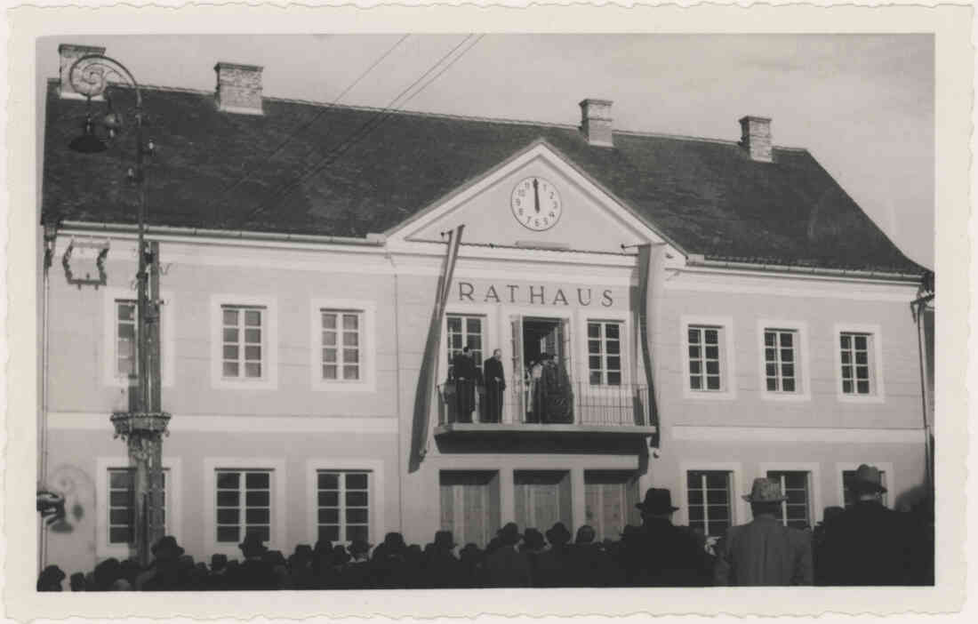 Weihe des Rathauses am 08. Jänner 1950, am Hauptplatz