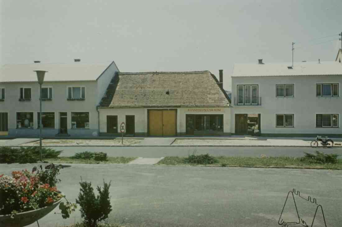 Häuser der Familien früher Six, jetzt Ringleb, Novakovits und Fenz in der Hauptstraße und am Hauptplatz am 15. Juli 1968