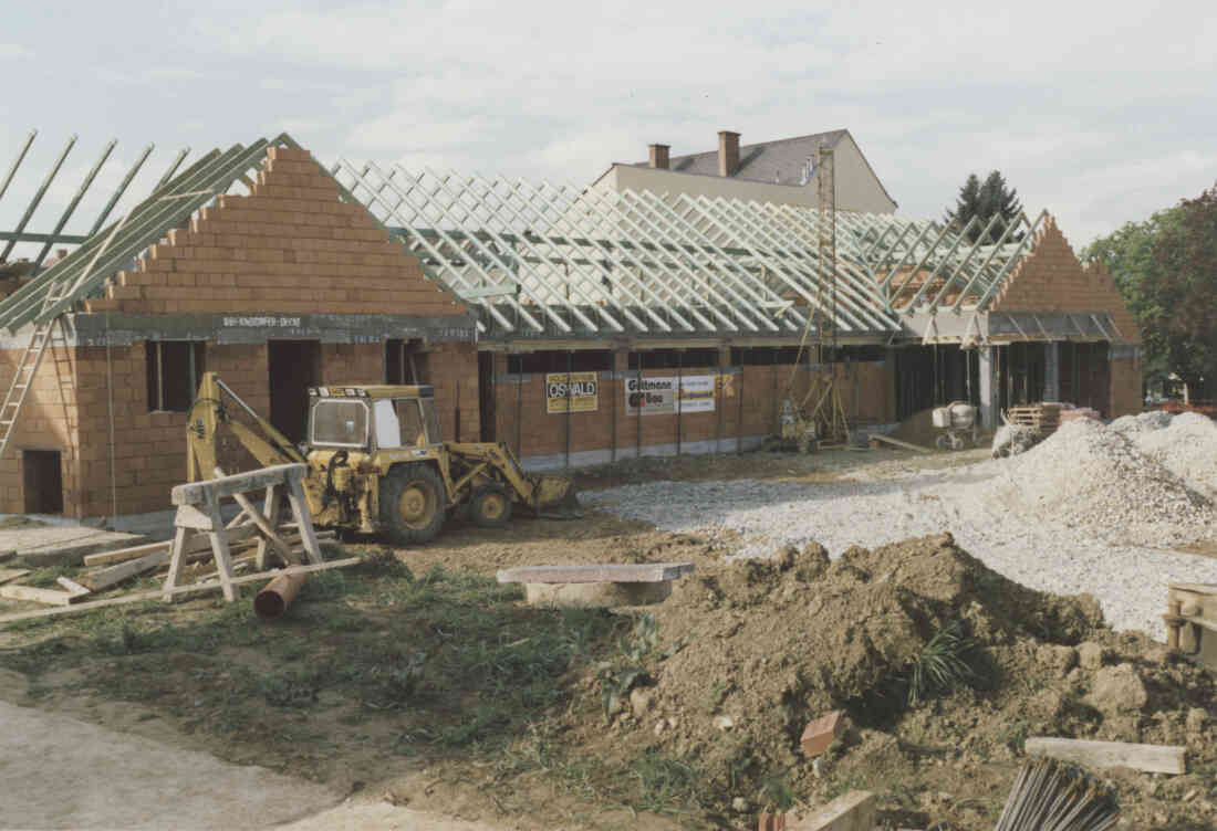 Neubau des Geschäftes Zielpunkt und des Geschäftes von Hugo Wagner am Hauptplatz