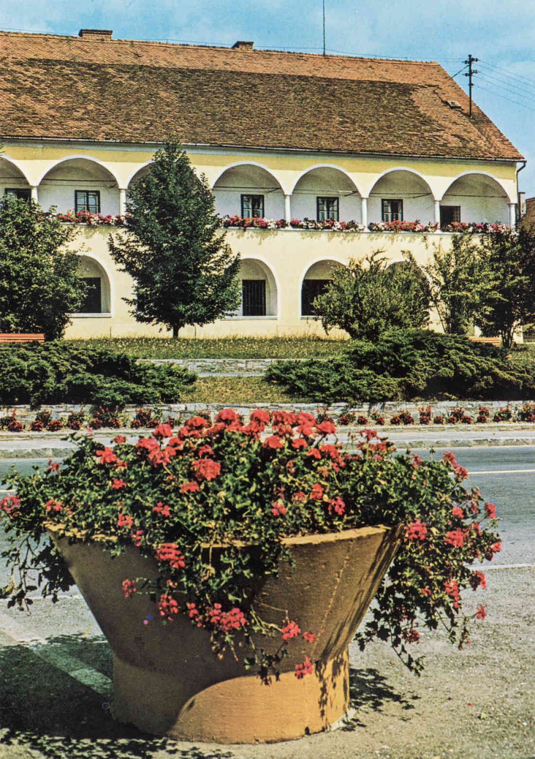 Kastell Stegersbach und ehemaliges Museum, Sparkassenplatz 2, Hauptstraße