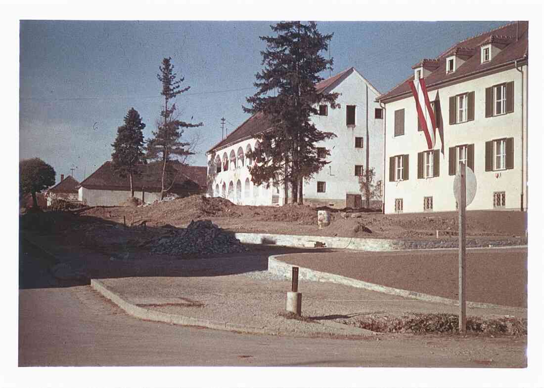 Kastell und Hauptschule in der Hauptstraße