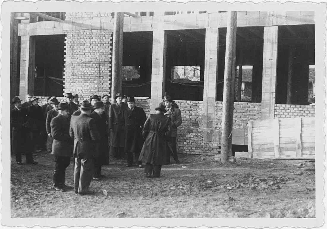 Neubau der Hauptschule 1952 Gleichenfeier