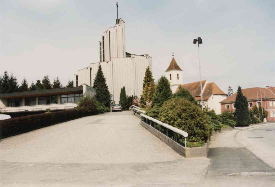 Heilig Geist Kirche, die Ägidius Kirche und die Volksschule, Kirchengasse