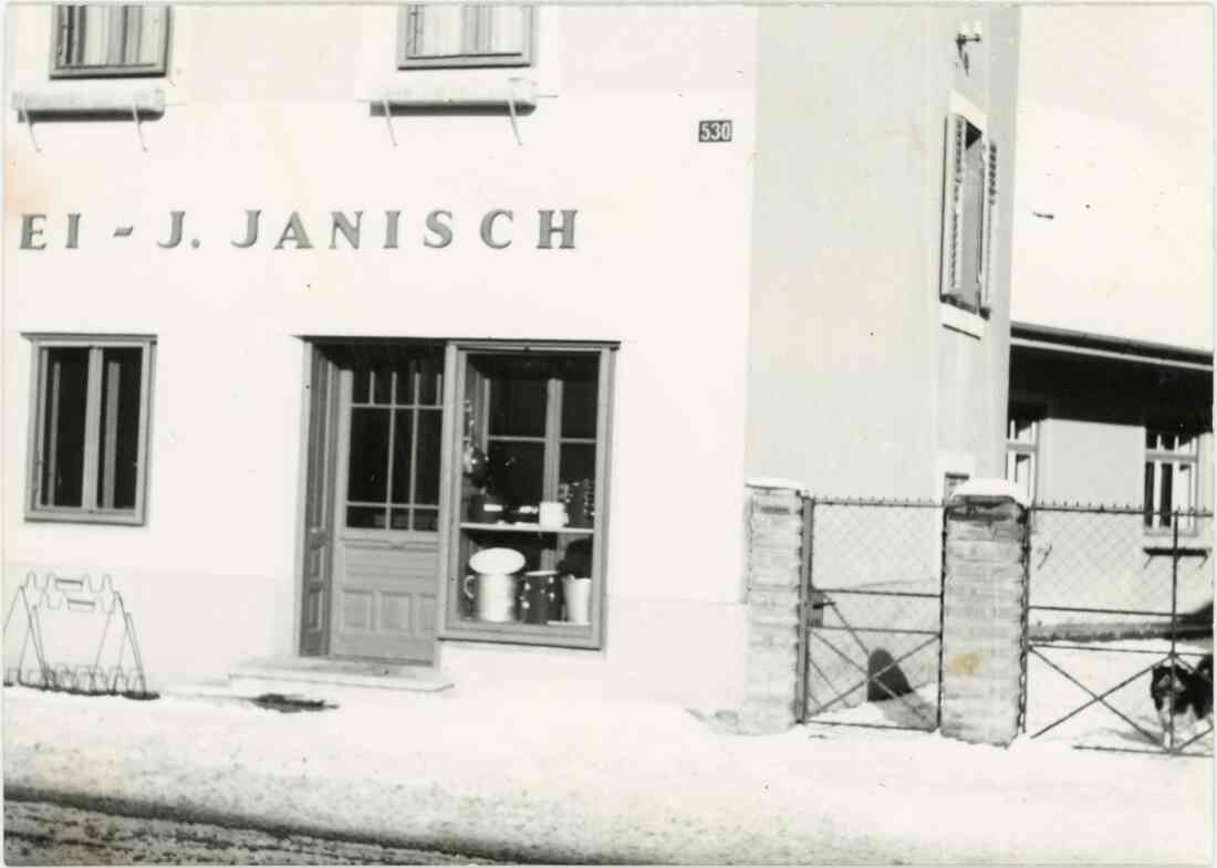 Janisch Spenglerei und Geschirrgeschäft in der Kirchenstraße 8, früher Hausnummer 530