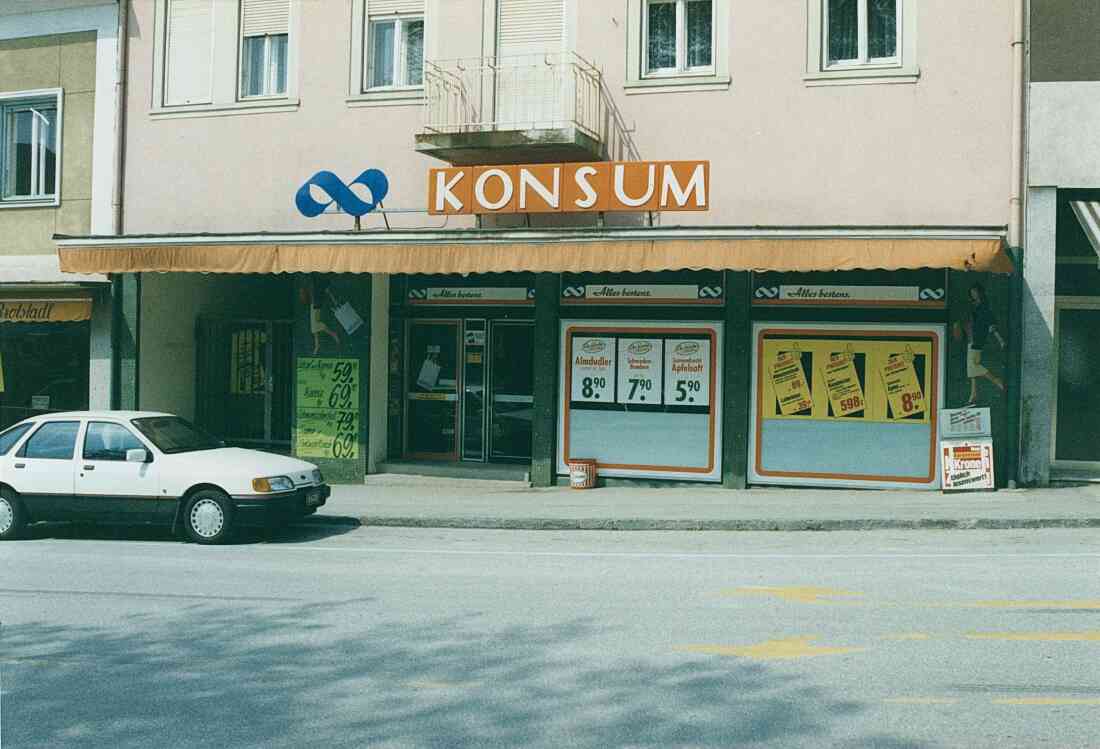 Konsum am 16. April 1989, nun befindet sich dort die Cafe-Bäckerei Maier am Hauptplatz 3