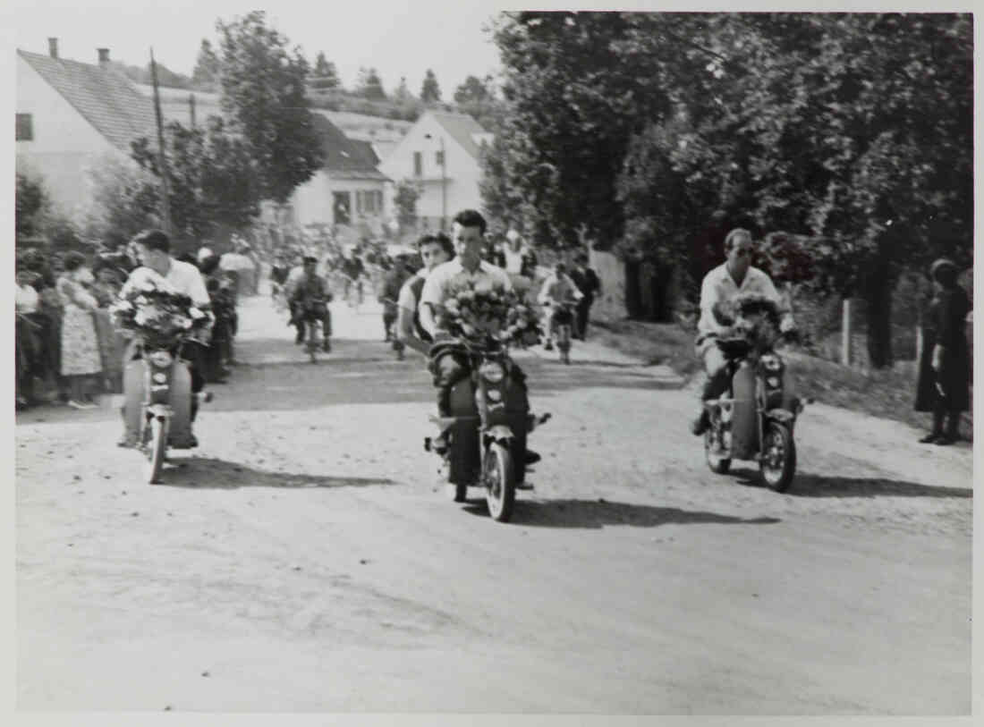Volksfest mit Blumenkorso 18. August 1957 in der Kirchengasse