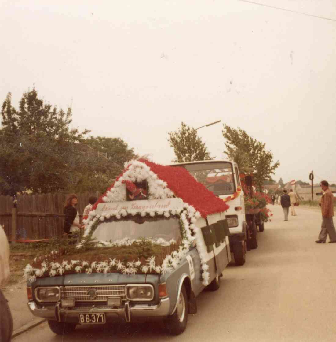 Volksfest mit Blumenkorso in der Kirchengasse