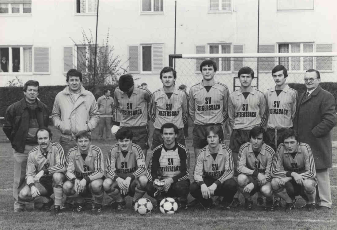 Mannschaftsfoto des SV Stegersbach im Spiel gegen den SV Ollersdorf im Herbst 1984, Enstand 0:2