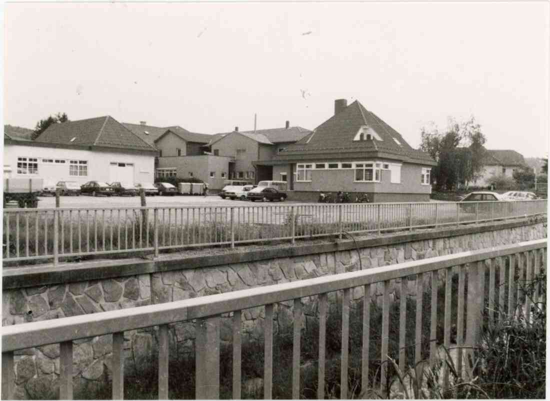 Cafe Restaurant Gmoser, oder besser bekannt unter "Der Friedl" am 19.05.1988 in der Grazer Straße 15. Rückansicht und der Strembach