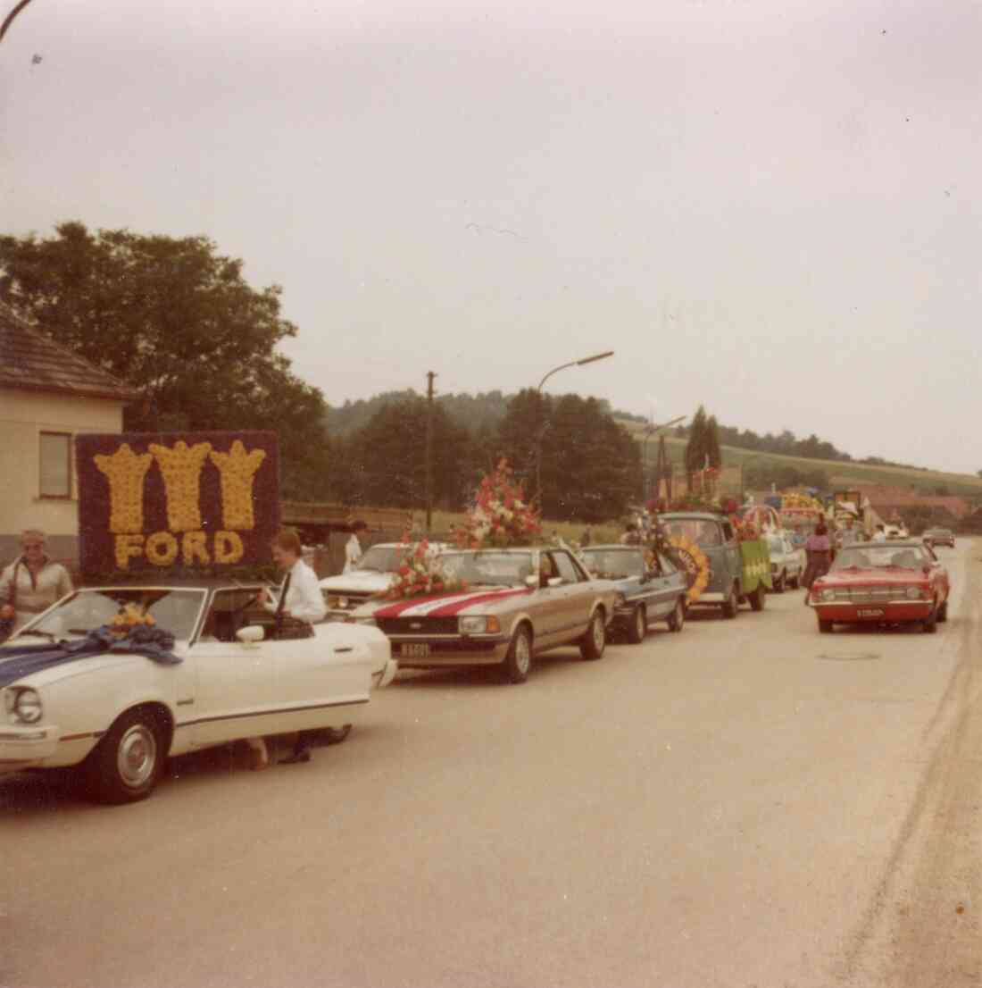 Volksfest mit Blumenkorso in der Kirchengasse