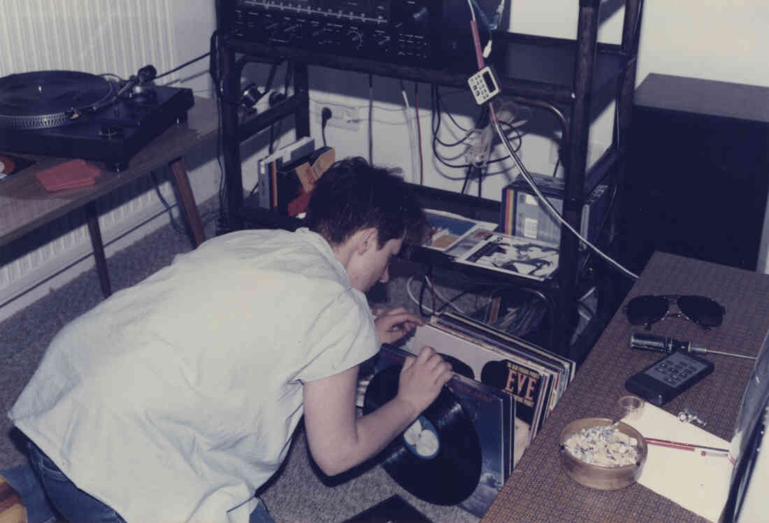 Wirtschaftsausstellung Stegersbach im Jahr 1985 und 1986 in der Hauptschule Stegersbach, Vorbereitung für den Stand von dem Friseurgeschäft von Roland Kranz