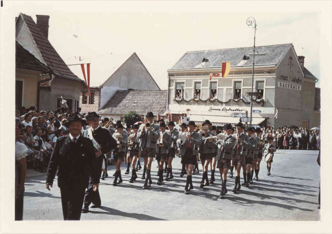 Blumenkorso it dem Musikverein Stegersbach