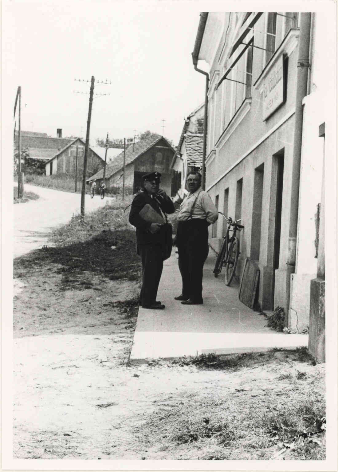 Fassl Ludwig und der Briefträger Derkits Josef