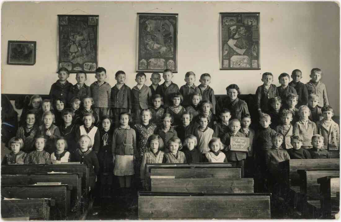 Klassenfoto der 1. Volksschulklasse Stegersbach des Jahrganges 1937 - 1938