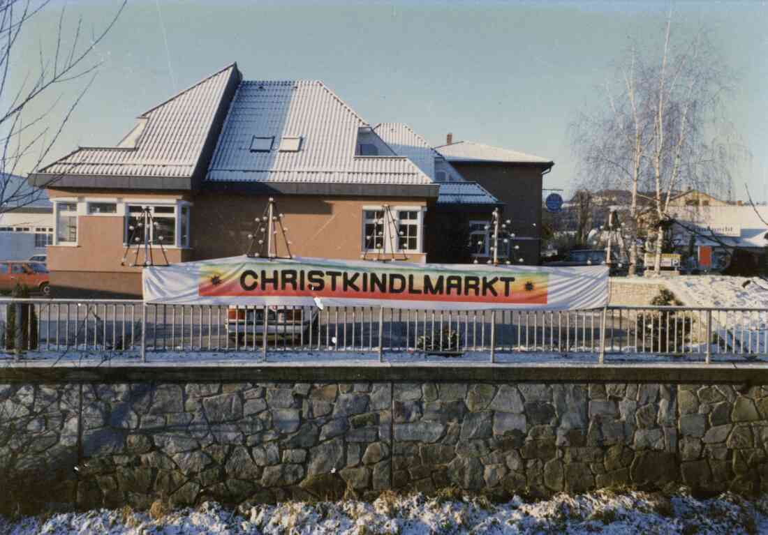 Cafe Restaurant Gmoser, oder besser bekannt unter "Der Friedl" am 09.12.1987 in der Grazer Straße 15, Christkindlmarkt