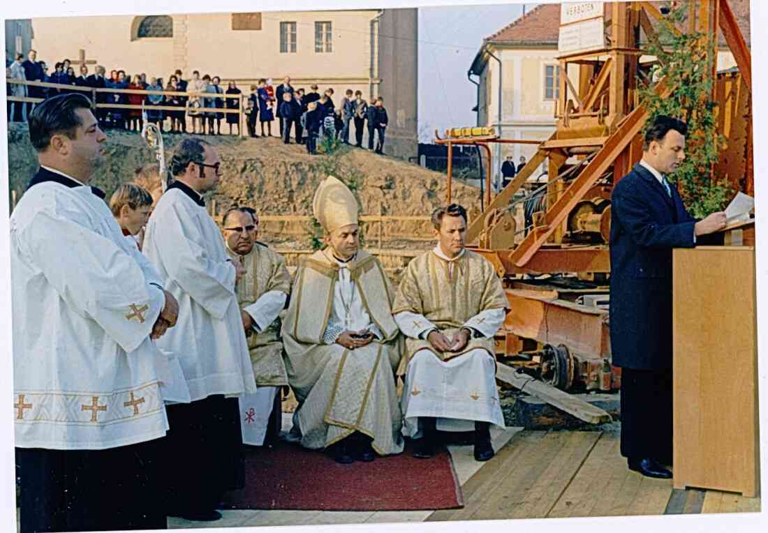 Kirche_Hl.Geist-Kirche_Grundsteinweihe_10