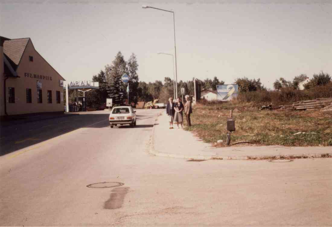 Kreuzung Wiener Straße, Grazerstraße, Hintergasse, KFZ Werkstatt und Aral Tankstelle Mandler im November 1985