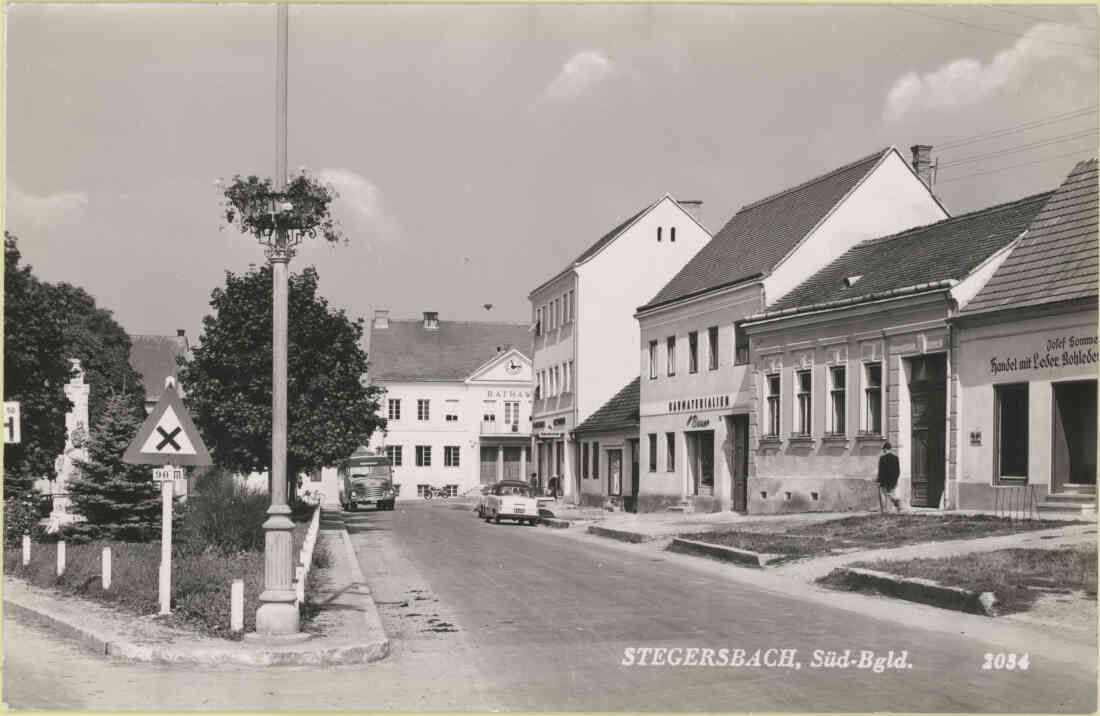 Stegersbach, Süd - Bgld. Hauptplatz, Park, Kriegerdenkmal, Rathaus, Geschäft Amazone, Baumaterialien Bauer,  Josef Sommer Handel mit Leder und Rohleder