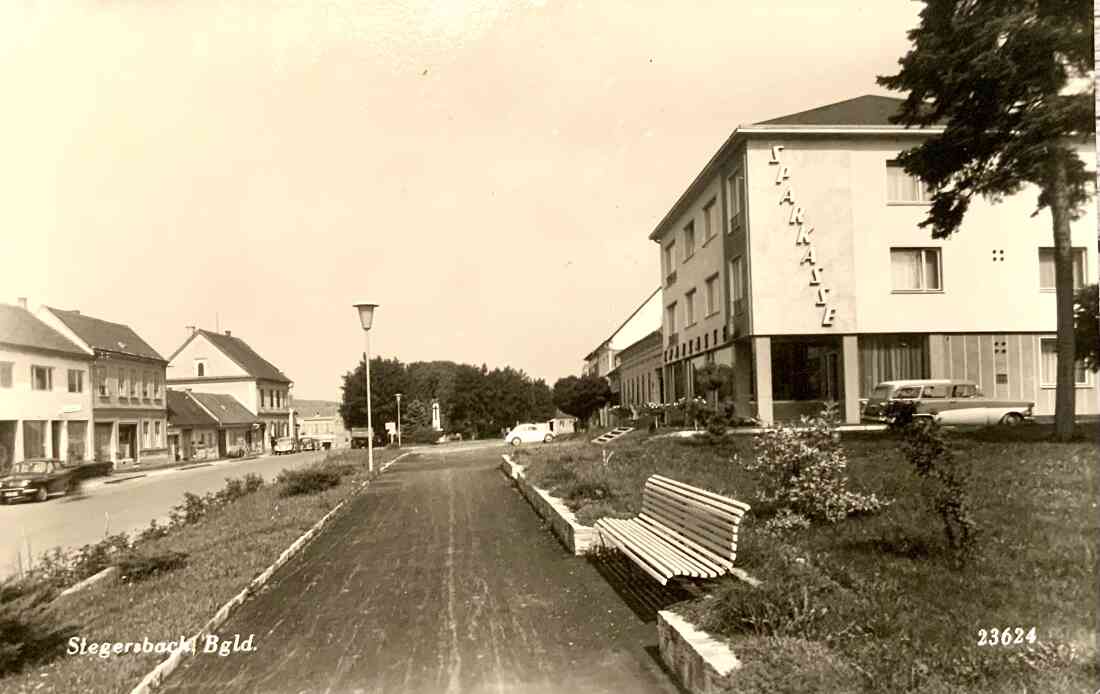 Blick auf Sparkasse und Hauptplatz