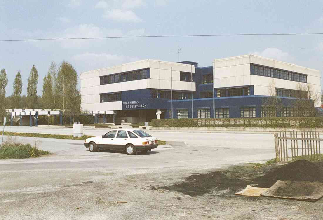 Bundeshandelsakademie und Bundeshandelschule am 04. Jänner 1987 in der Kirchengasse  44