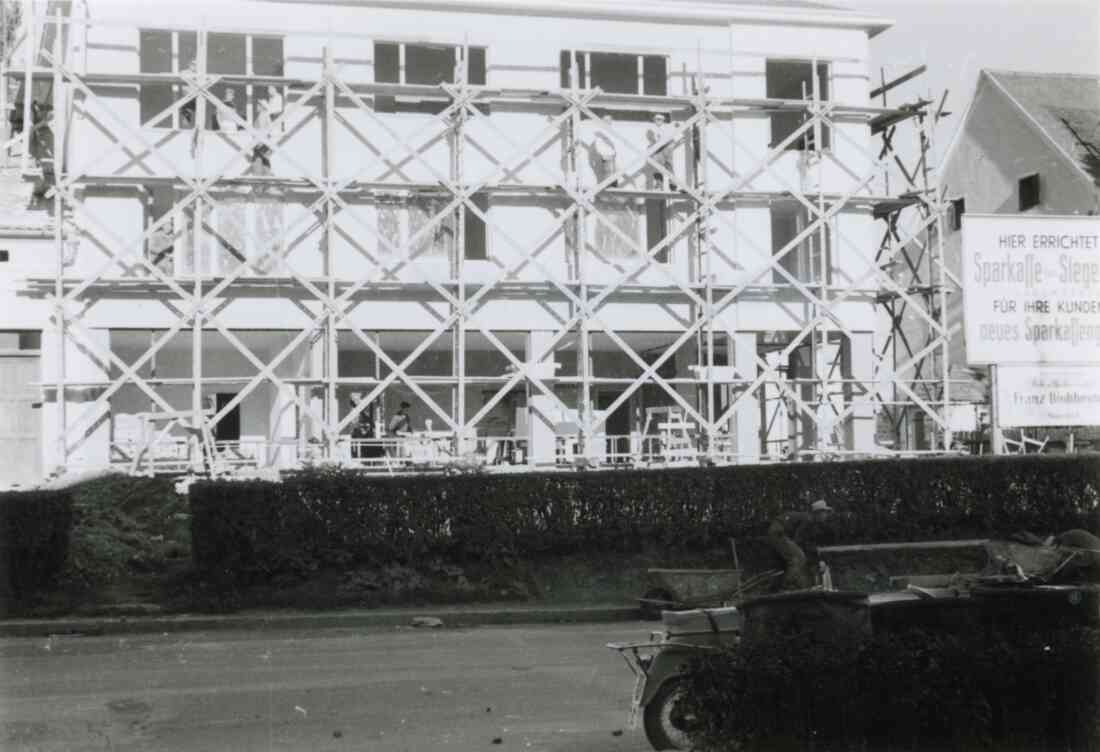 Neubau des Sparkassengebäude im Jahr 1961 am Sparkassenplatz 1
