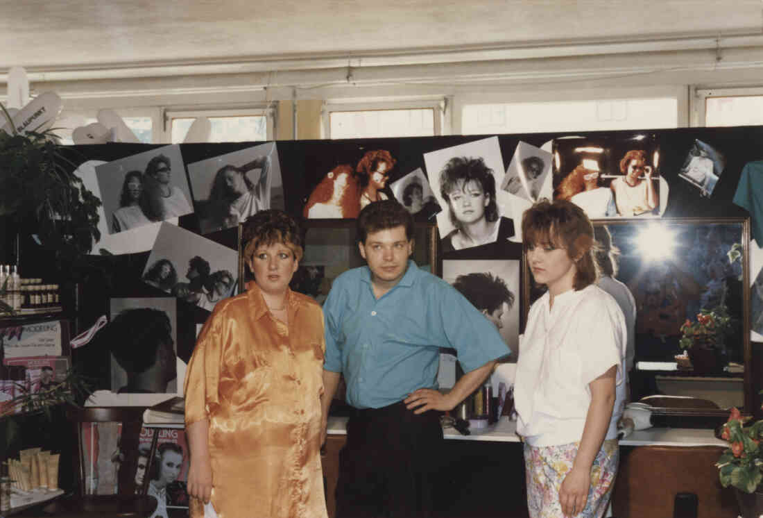 Wirtschaftsausstellung Stegersbach im Jahr 1985 und 1986 in der Hauptschule Stegersbach, der Stand von dem Friseurgeschäft von Roland Kranz