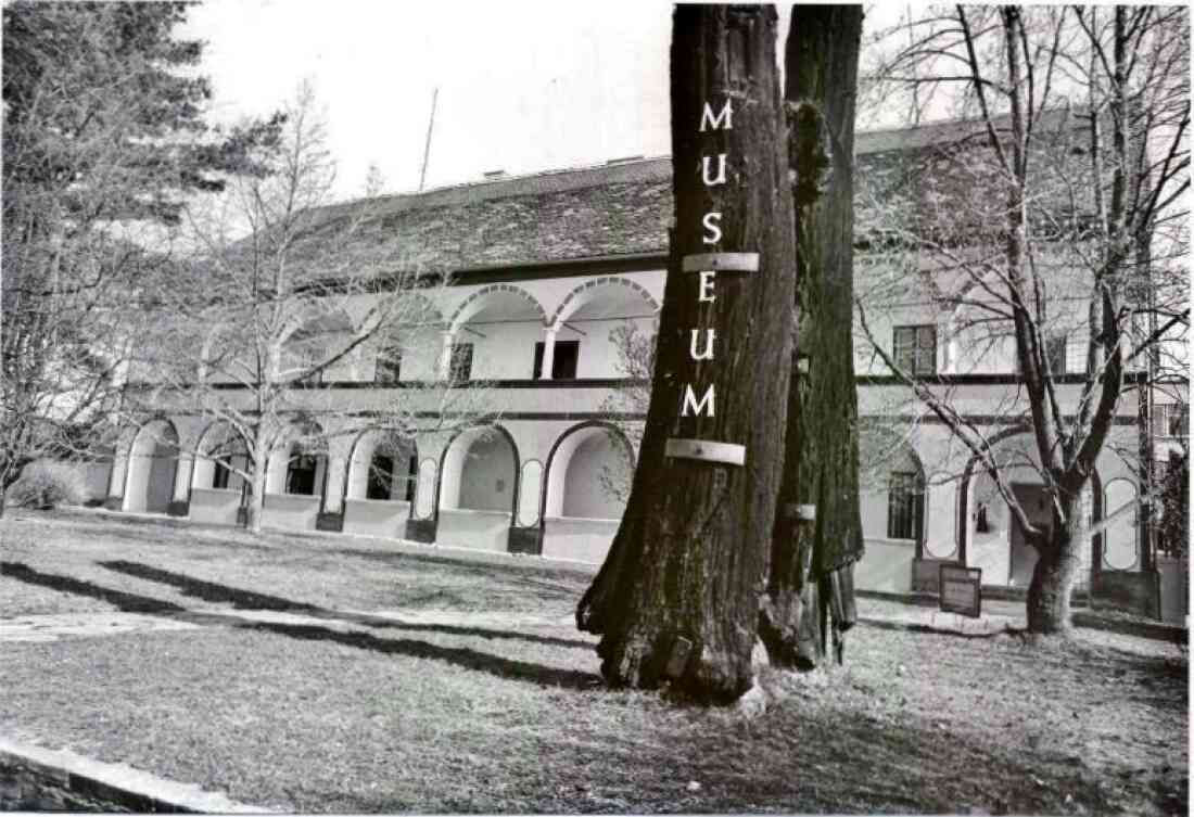 Kastell und ehemaligen Museum Stegersbach am Sparkassenplatz 2