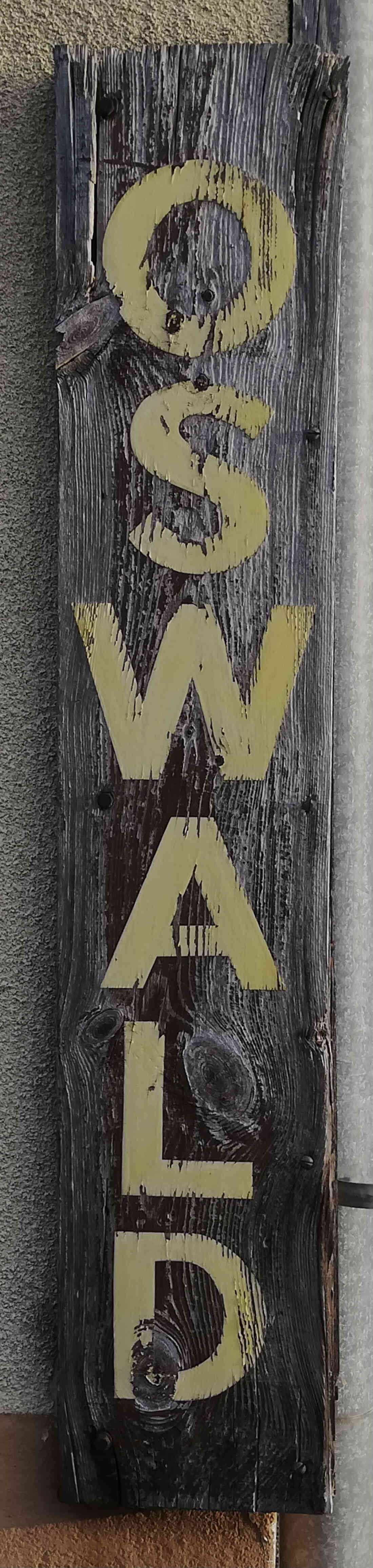 Firmentafel der Meistertischlerei Oswald am Herrschaftsweg 2 , Schild Nummer 13