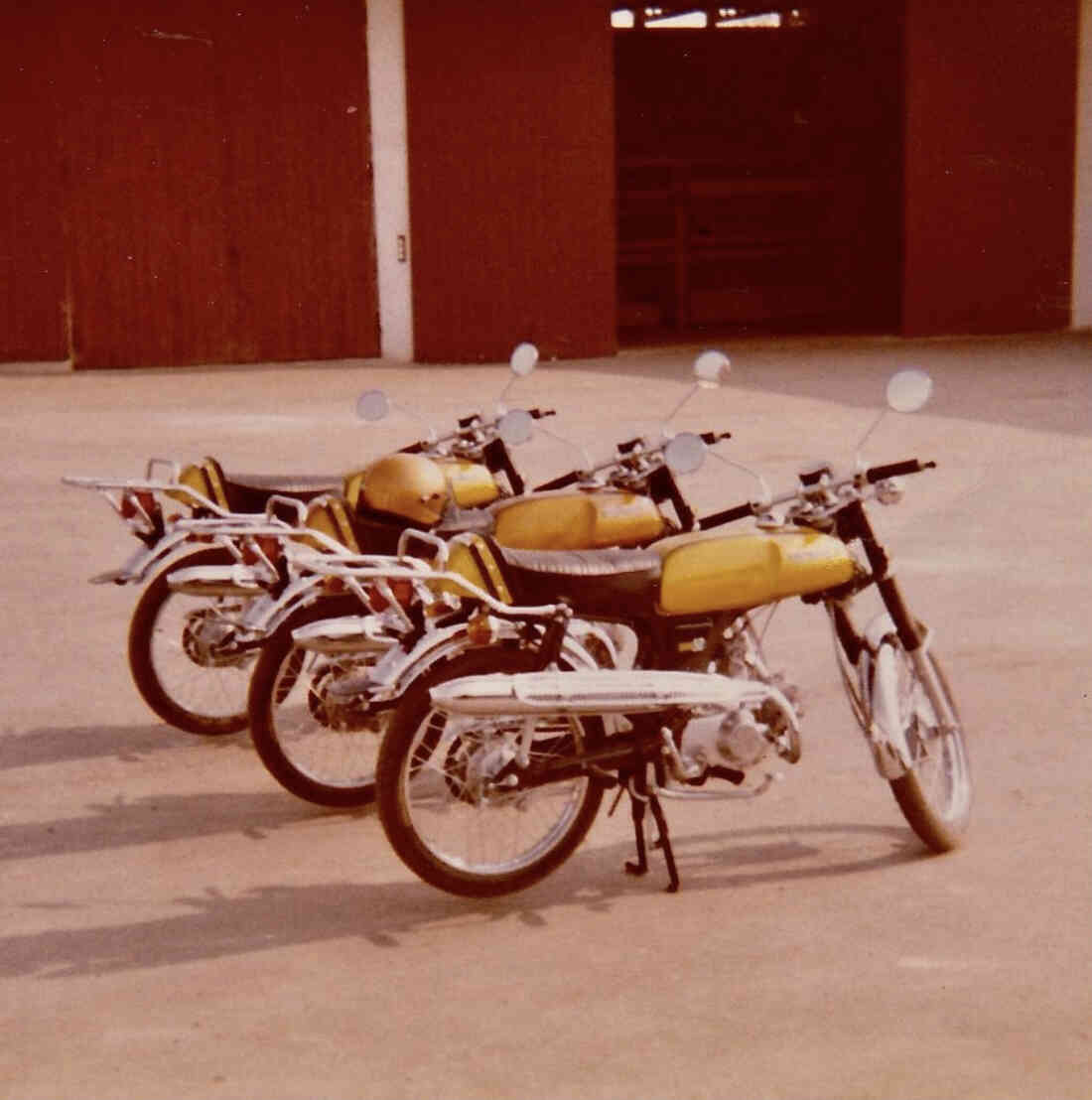 3 Goldene Honda Motorräder