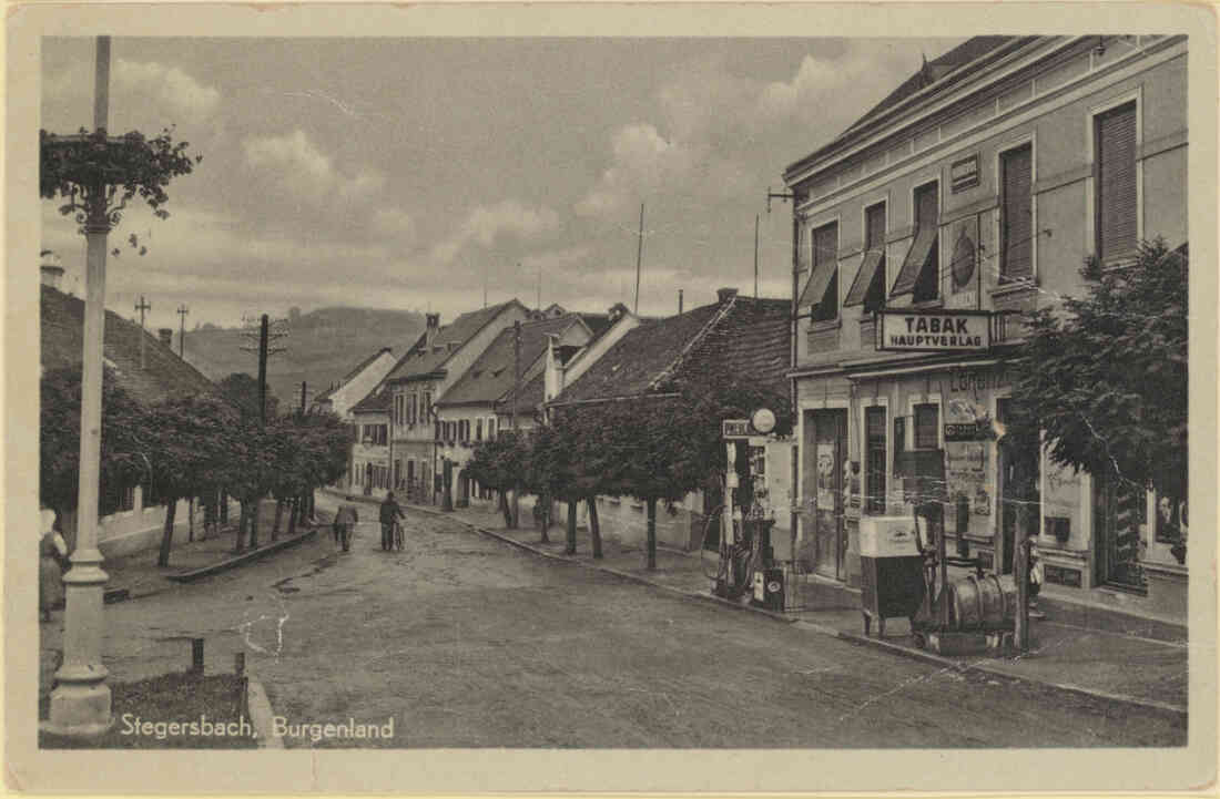 Herrengasse, damals Deutsche Gasse, Kaufhaus Lorenz Radnetter und den Zapfsäulen der Tankstelle