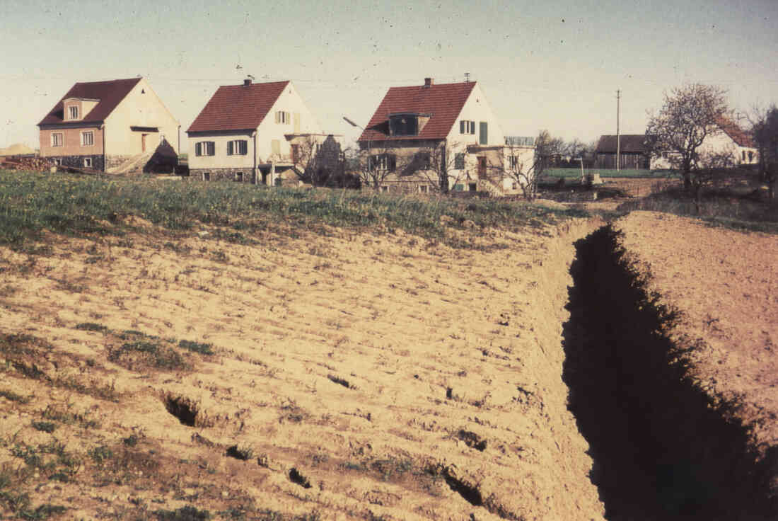 Kastellstraße mit den Wohnhäuser der Familien Feffer - Strohbach, Hausnummer 16, Dolmanits Leopoldine, Hausnummer 14, Jani Christoph, Hausnummer 12