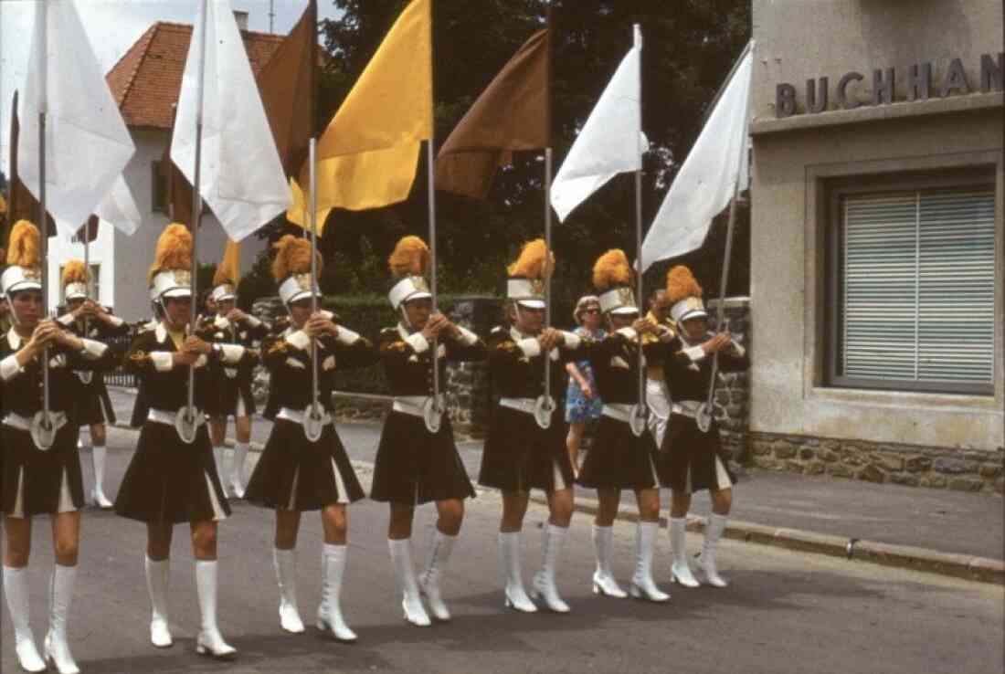 Amerika - Woche 1975 mit der St. Anthony High School, Trenton, New York in der Grazer Straße und der Buchhandlung Wagner