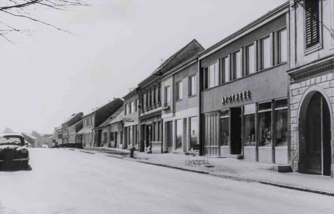 Hauptstraße, Friseur Mandler, Elektrogeschäft Radanovits, Apotheke