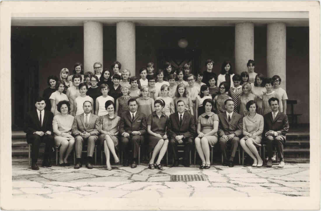 Hauptschule Stegersbach Abschlussklasse der Mädchen Jahrgang 1968