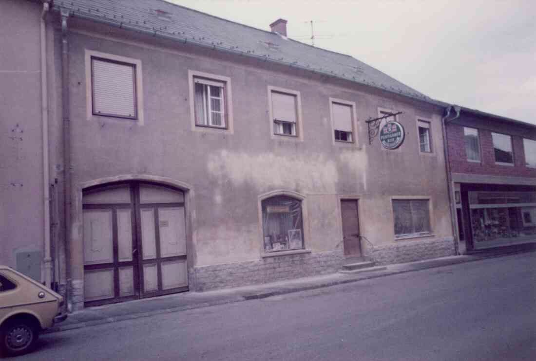Herrengasse mit Cafe - Restaurant Mandler und dem Geschäft Reiter im Juli 1983
