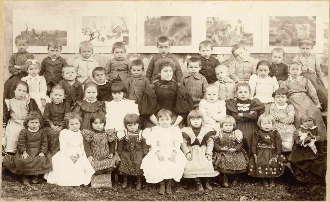 Klassenfoto der Volksschule Stegersbach im Jahr 1893