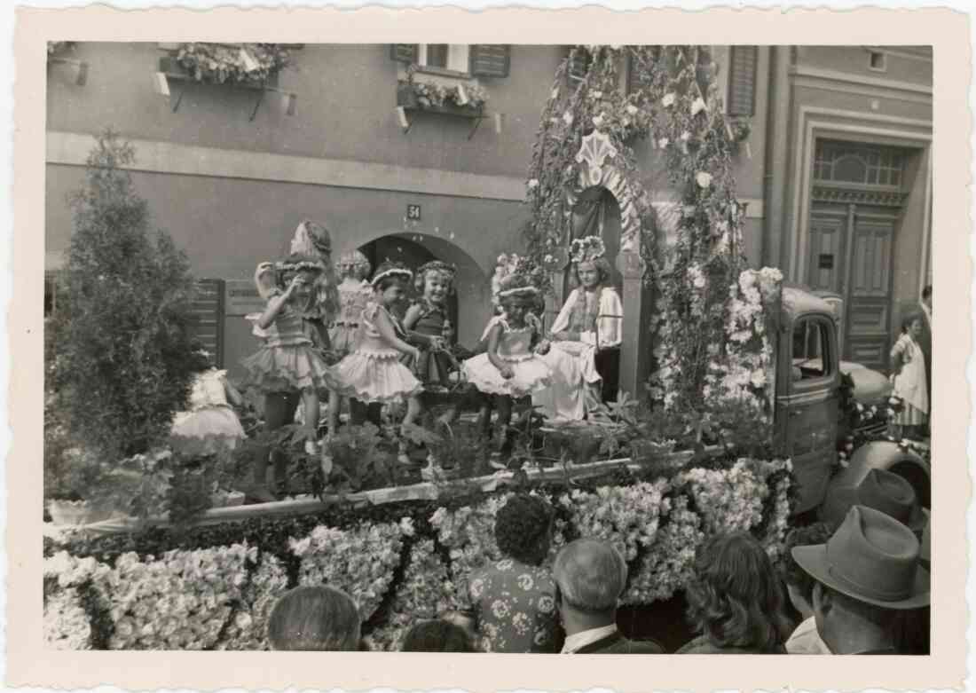Volksfest und Blumenkorso 1955 in der Herrengasse