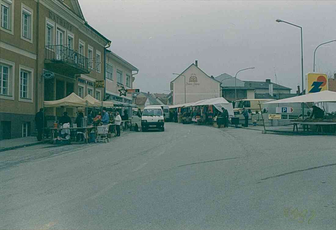 Markttag in Stegersbach am Hauptplatz im Jahr 1992