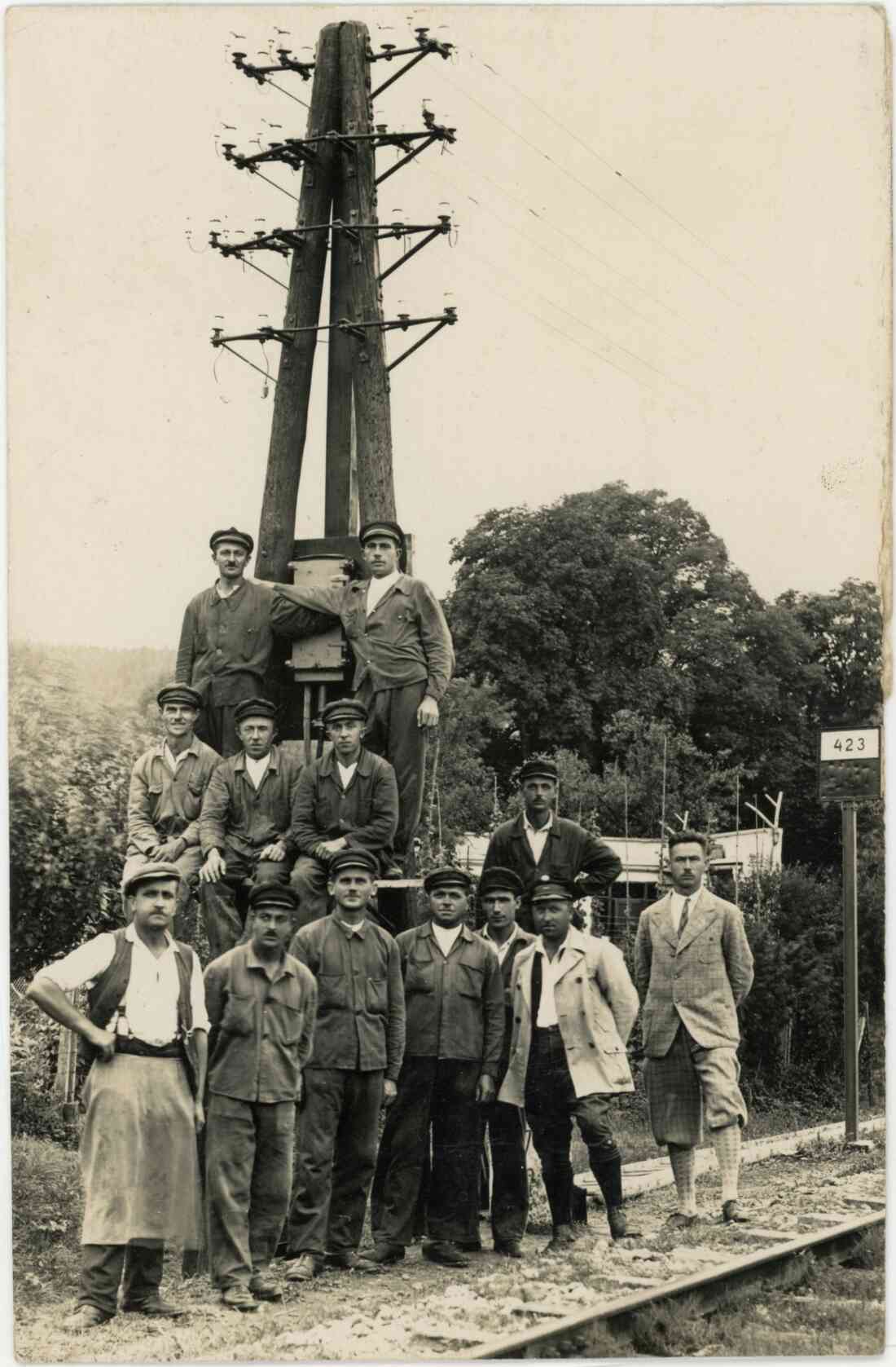 Stegersbacher Telegrapher bei den Bahngleisen