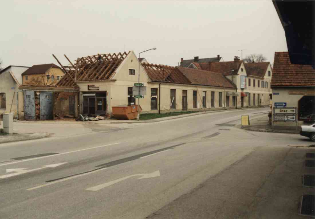 Haus Kapesky am Hauptplatz 1, teilweise Abtragung am 12.04.1996