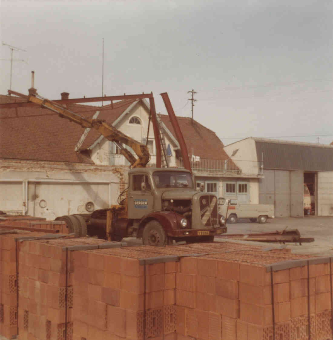 Reisebüro Sagmeister Baustelle Firmengebäude und Bushalle Oktober 1977 in der Kirchengasse 11