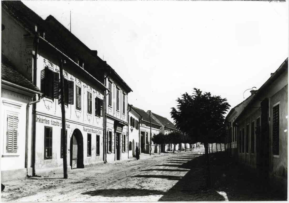 Herrengasse, ehemalige Deutschgasse mit dem Feuerlösch Requisiten Depot, oder Feuerwehrhaus