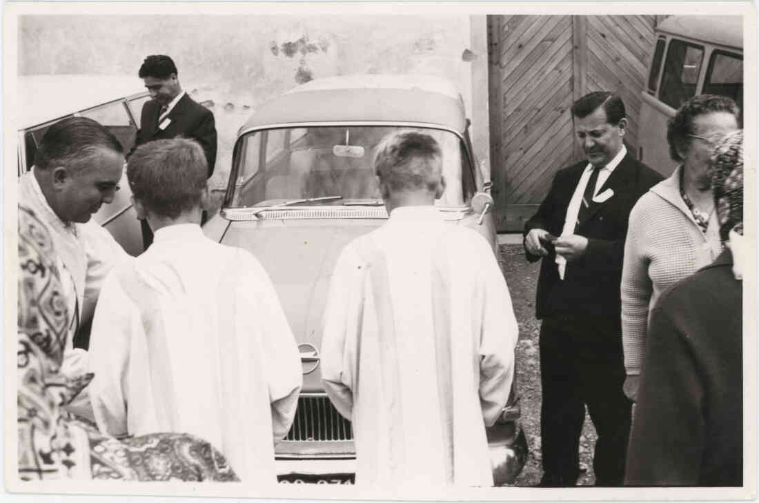 Autoweihe mit Pfarrer Nemeth