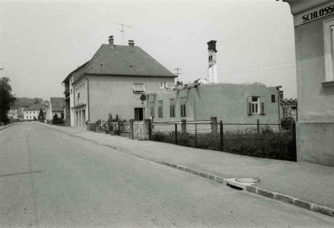 Abtragung des Hauses der Frau Schmal, Kirchengasse 18, früher Hausnummer 541, links die Tischlerei Laschet, rechts die Schlosserei Derkits