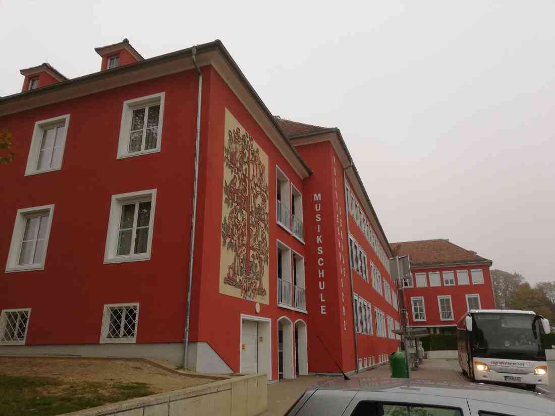 Musikschule,  Polytechnische Schule und Hauptschule Stegersbach am Sparkassenplatz 4