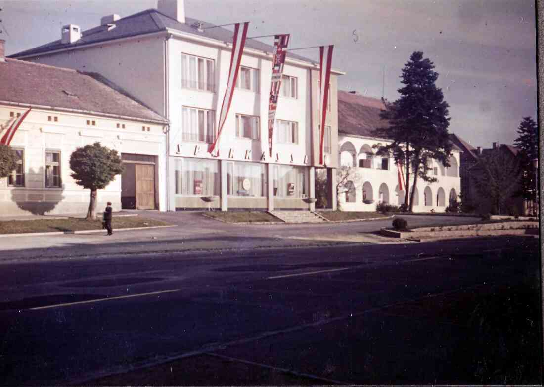 Sparkasse und Kastell am Sparkassenpatz 1