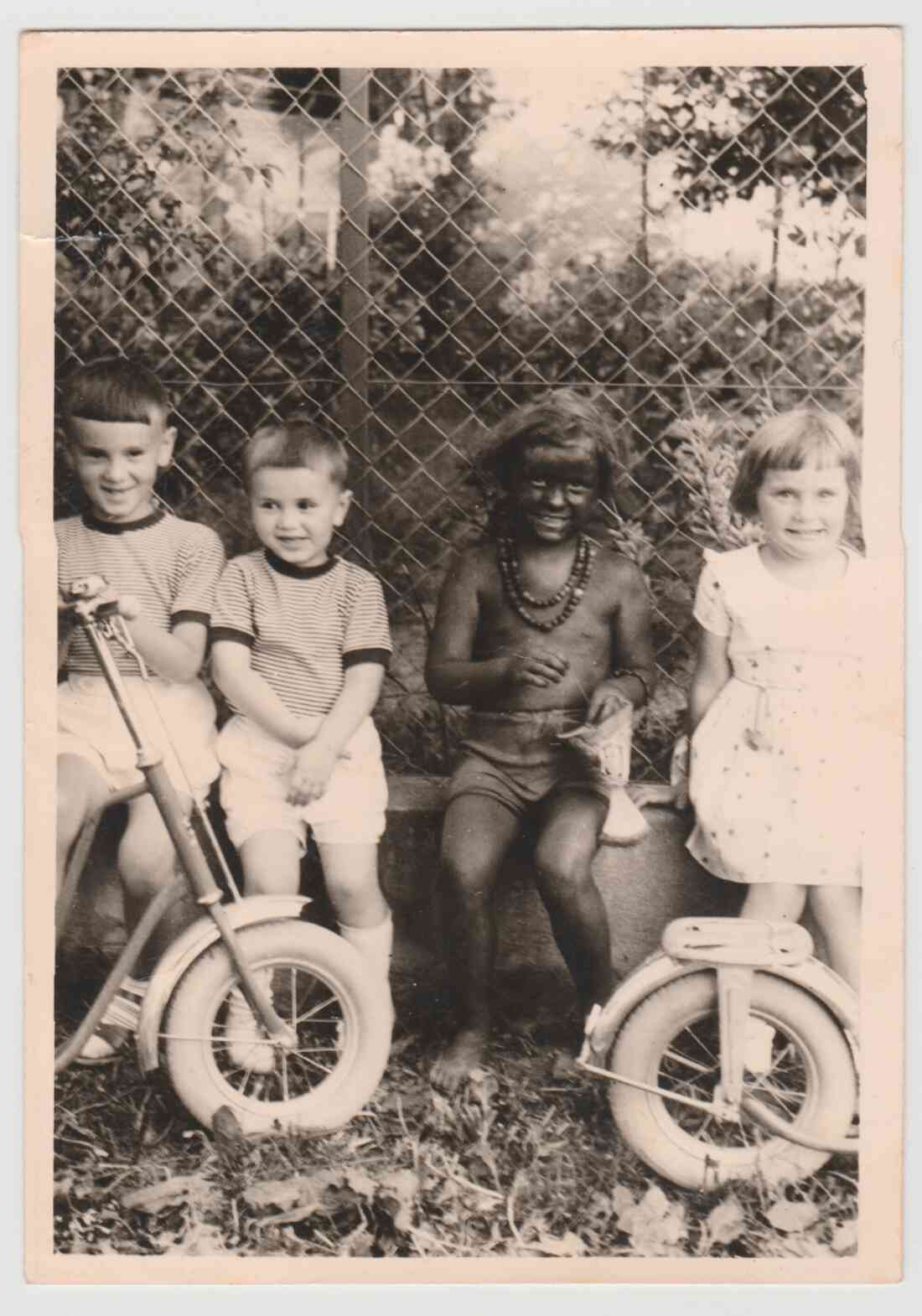 Kindergarten, Blumenkorso, Hansi Janisch, Manfred Janisch, Eva Perissutti, Regine Lackner