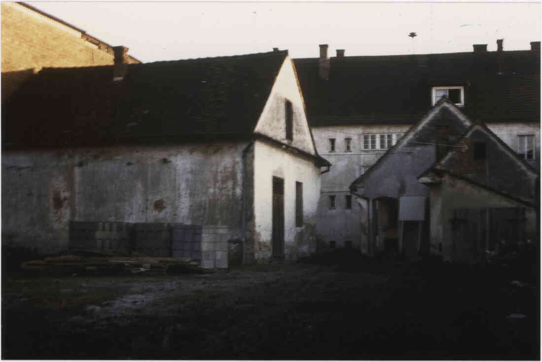 Ehemalige Roma Schule im Hof des Rathauses