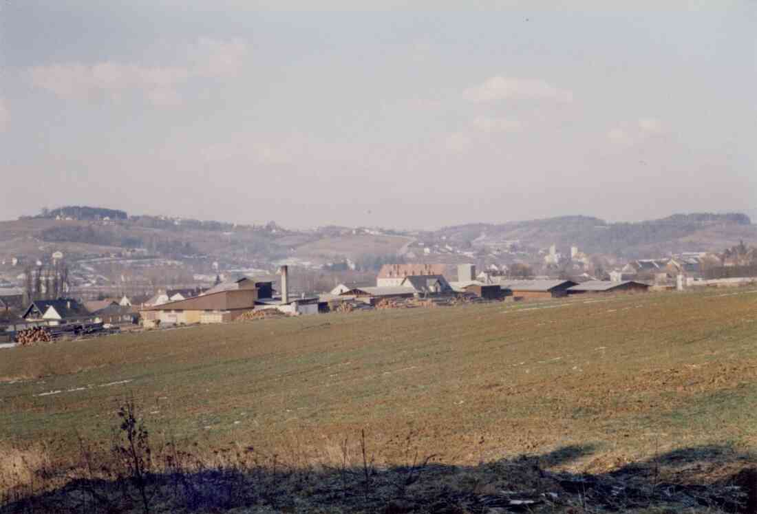 Steinriegel, Hauptstraße, Sägewerk Oswald und Blick auf Stegersbach am 04. Jänner 1987