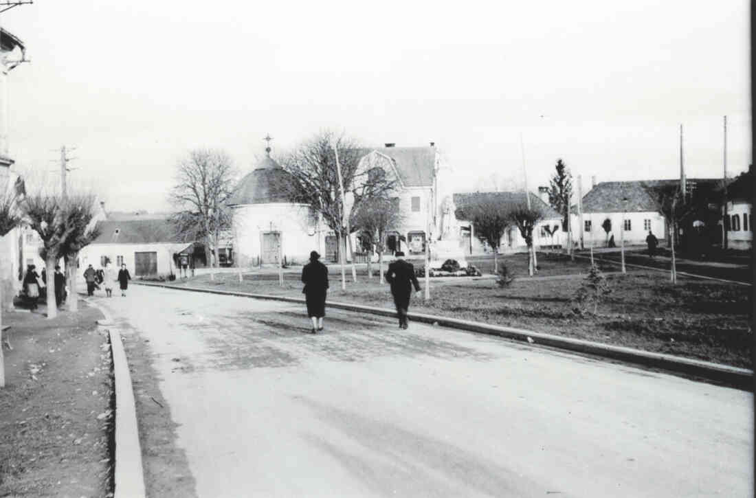 Hauptstraße, Hauptplatz, Park, Antonius Kapelle, Kaufhaus Krammer, Gemeindeamt